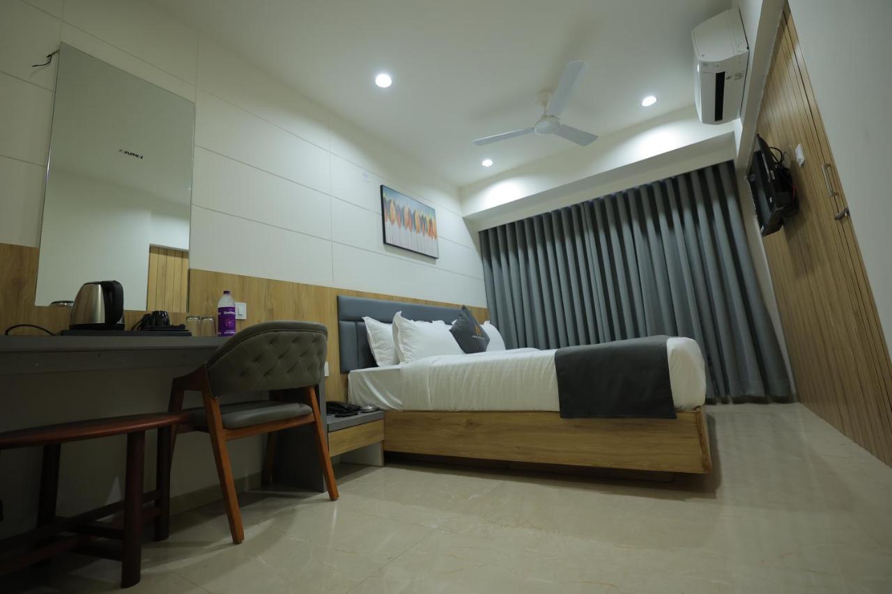Hotel Shayan Inn Rajkot Εξωτερικό φωτογραφία