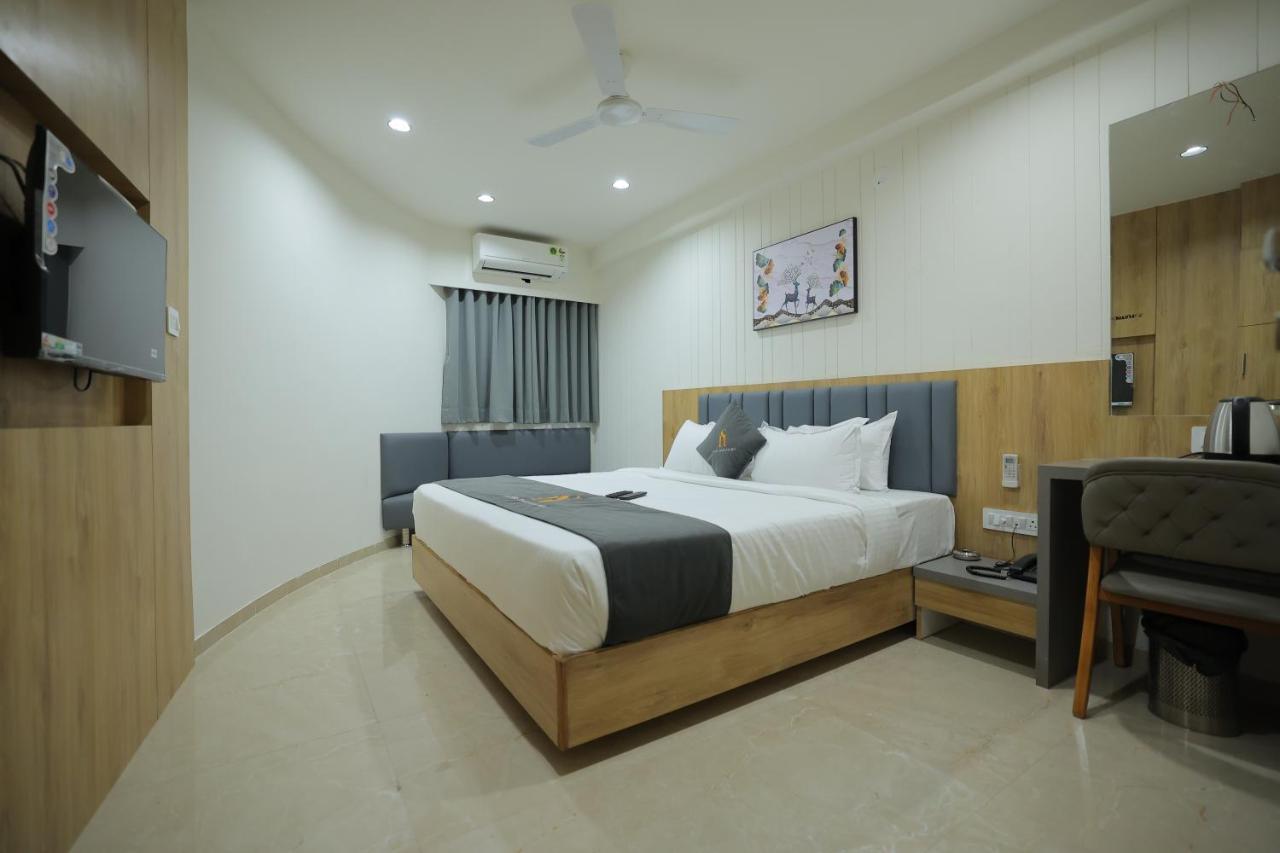 Hotel Shayan Inn Rajkot Εξωτερικό φωτογραφία