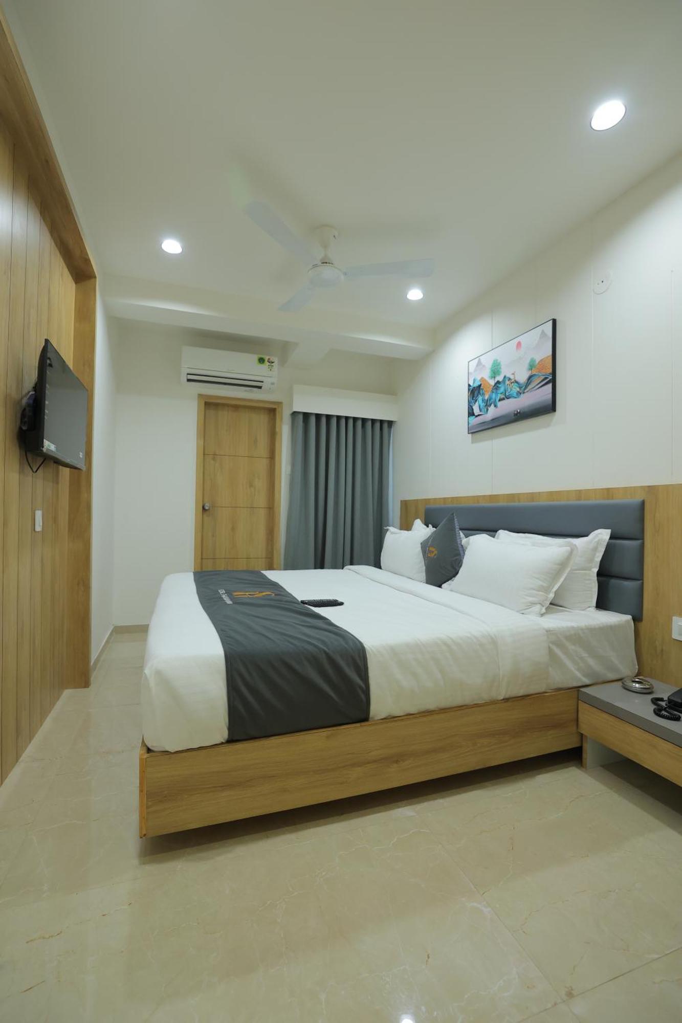 Hotel Shayan Inn Rajkot Εξωτερικό φωτογραφία